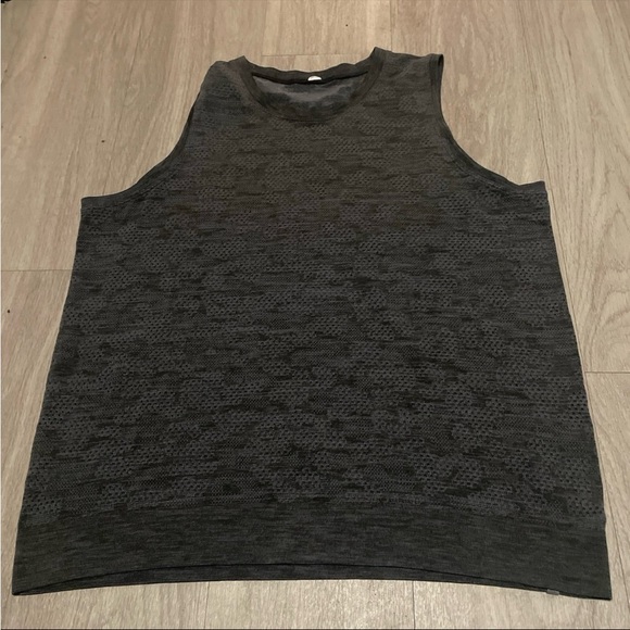 lululemon athletica Men's Charcoal Tank Top - Picture 1 of 2